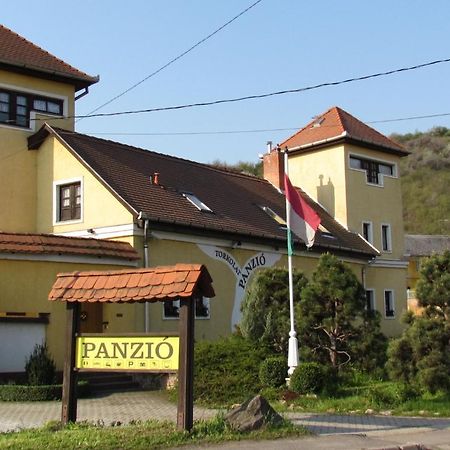לינה וארוחת בוקר טוקאי Torkolat Panzio מראה חיצוני תמונה