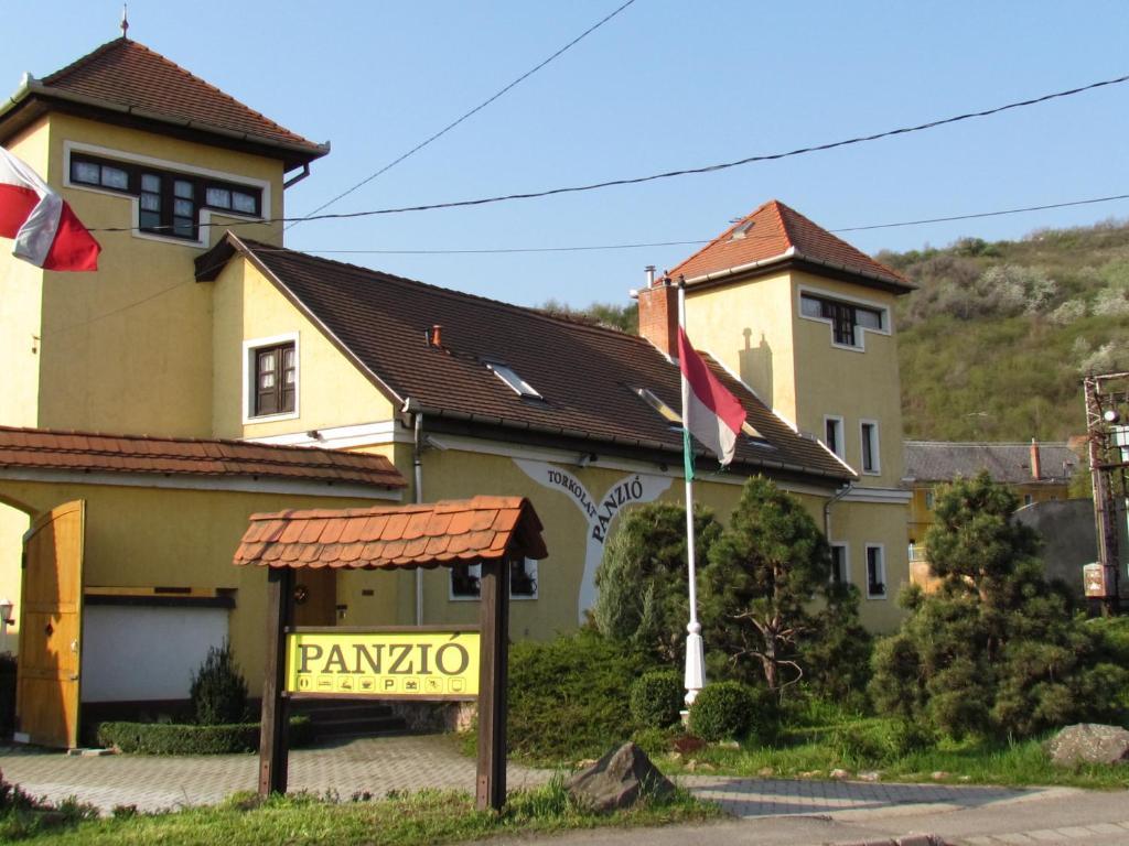 לינה וארוחת בוקר טוקאי Torkolat Panzio מראה חיצוני תמונה
